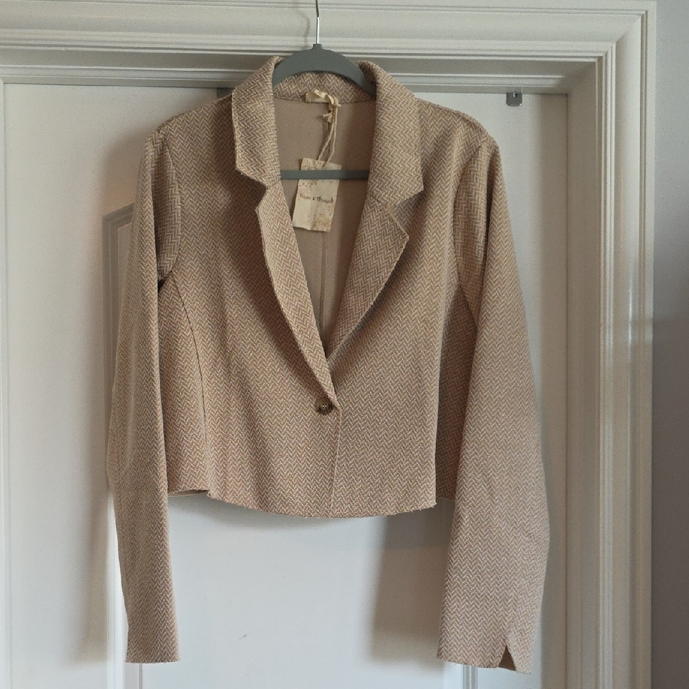 NWT Hem & Thread Beige & White Herringbone Blazer Cropped Large